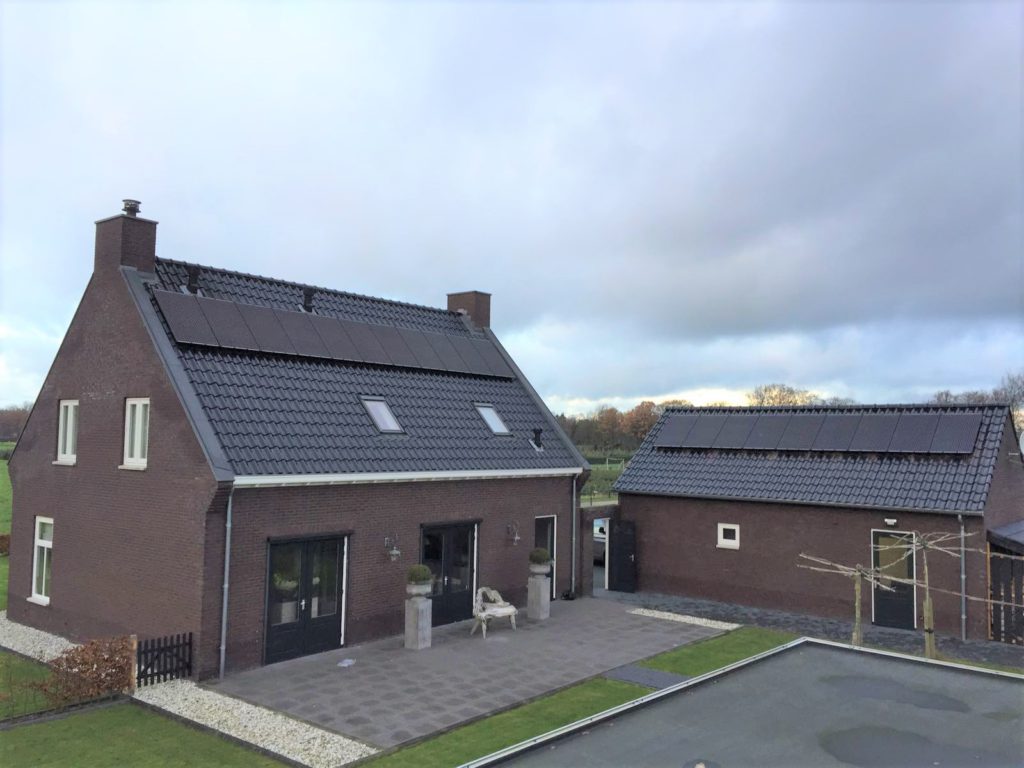 Zonnepanelen op woning en schuur