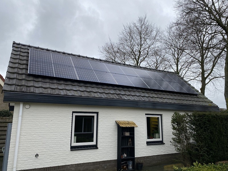 Hoog vermogen zonnepanelen op schuur