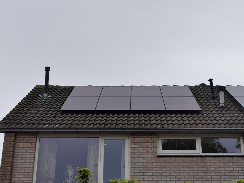 Zonnepanelen op pannendak in Elburg