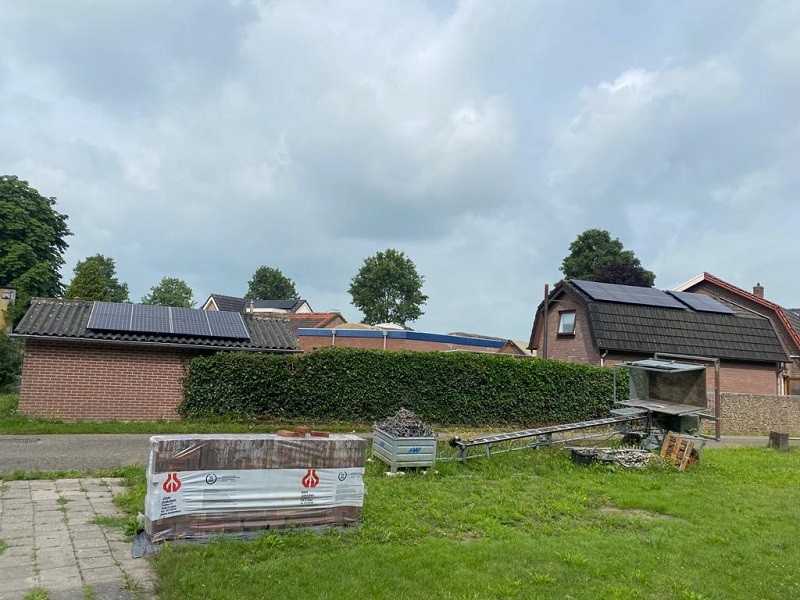 Zonnepanelen op schuurtje en bijgebouw