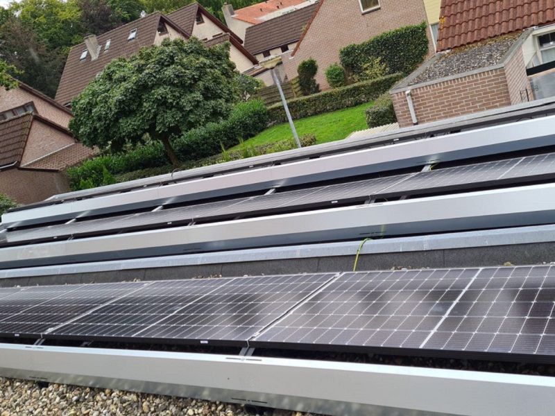 Zonnepanelen op plat dak Nunspeet
