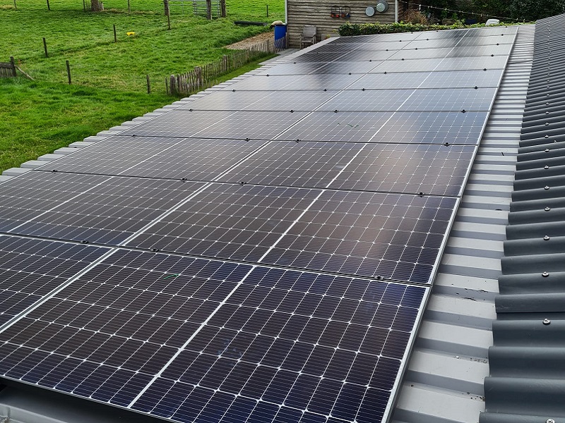 Zonnepanelen schuur Oosterwolde