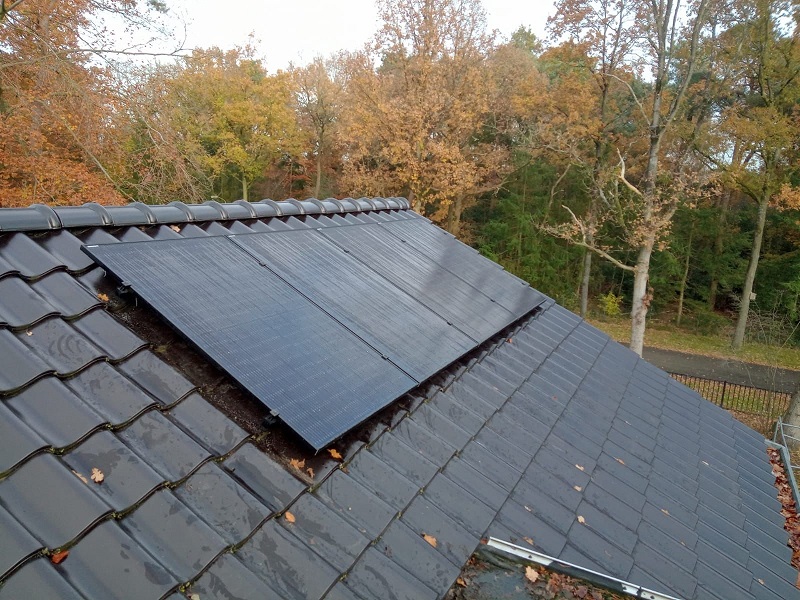 Full-black zonnepanelen in Wezep