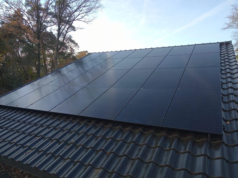 Zonnepanelen op woning in Wezep