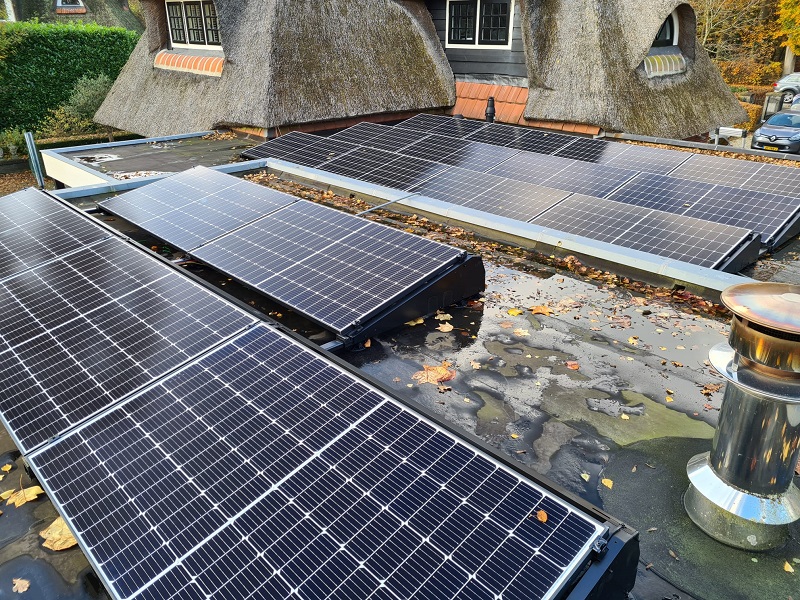 Zonnepanelen nabij woning in Epe