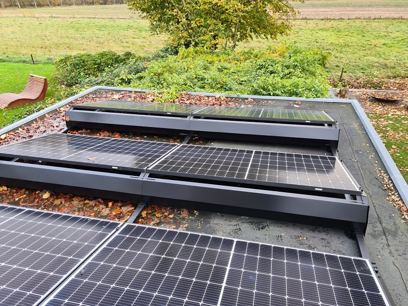 Zonnepanelen op schuur in Epe