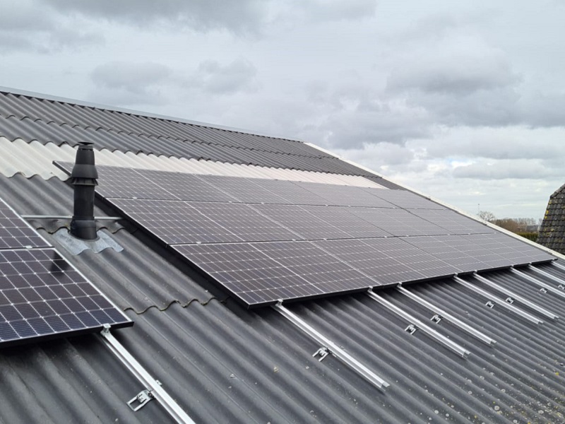 Zonnepanelen schuur Zalk