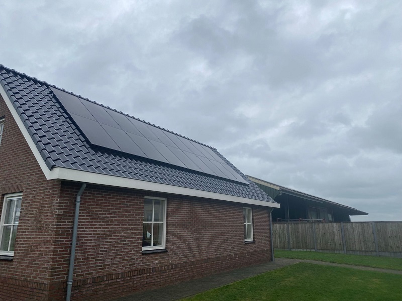 Zonnepanelen schuur Noordeinde