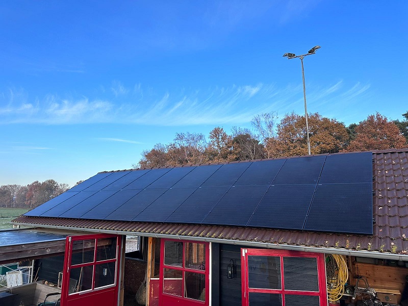 Zonnepanelen schuur Oldebroek