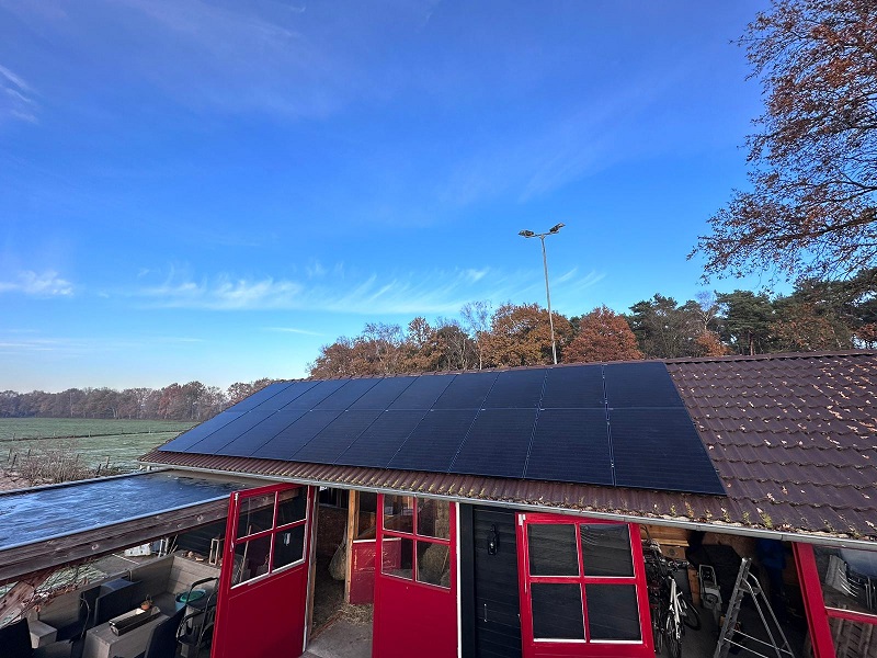 Zonnepanelen schuur Oldebroek