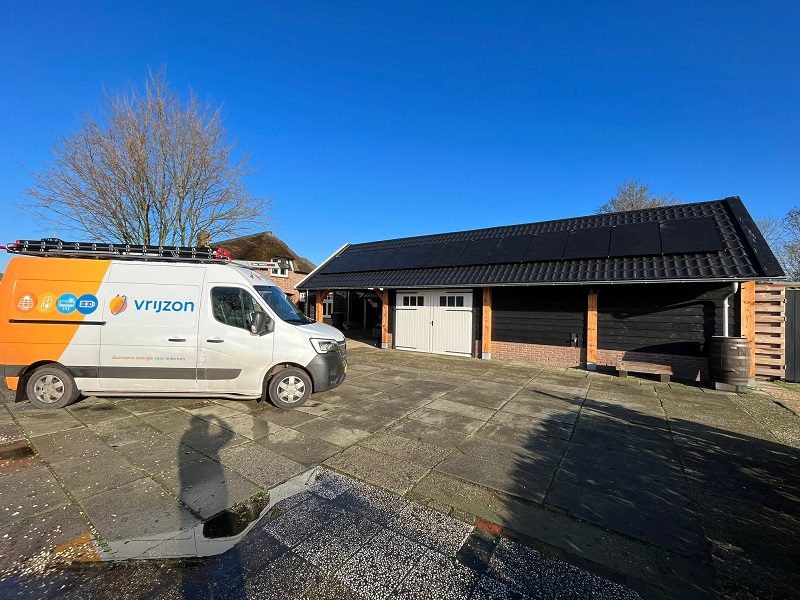 Zonnepanelen Oosterwolde met Vrijzon bus