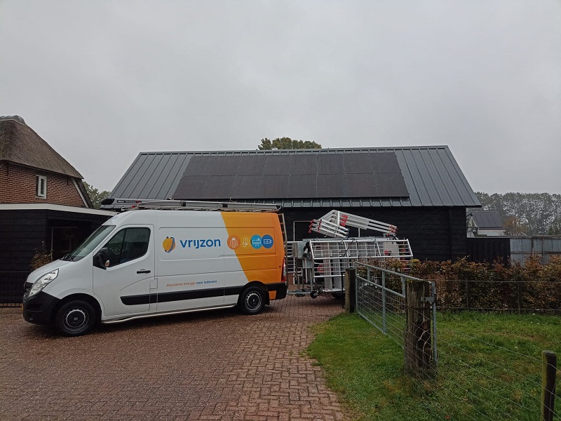 Zonnepanelen geïnstalleerd op schuur in Oldebroek