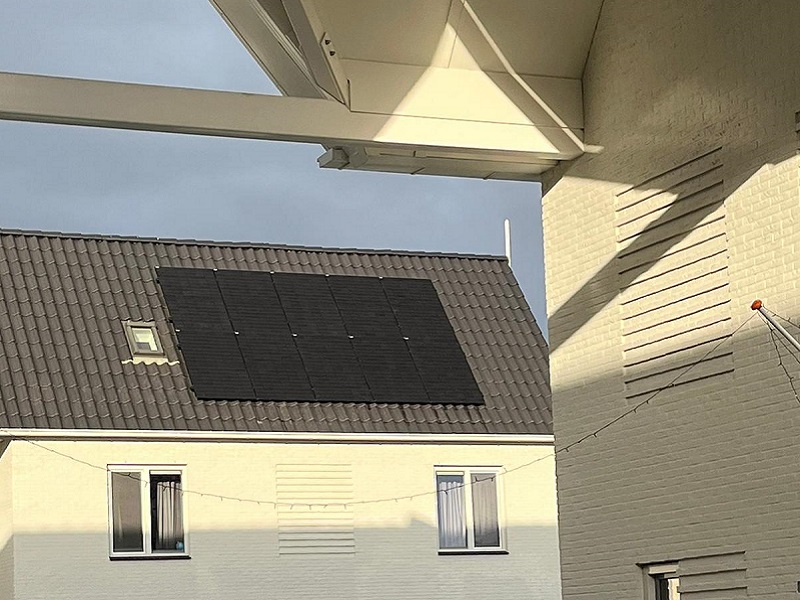 Zonnepanelen op pannendak in Dronten