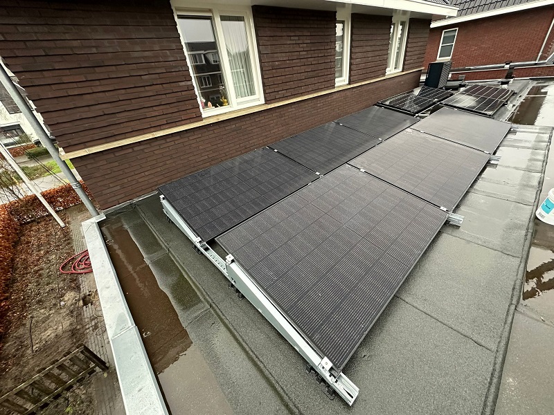 Zonnepanelen aan uitbouw woning van Vrijzon in Zwolle